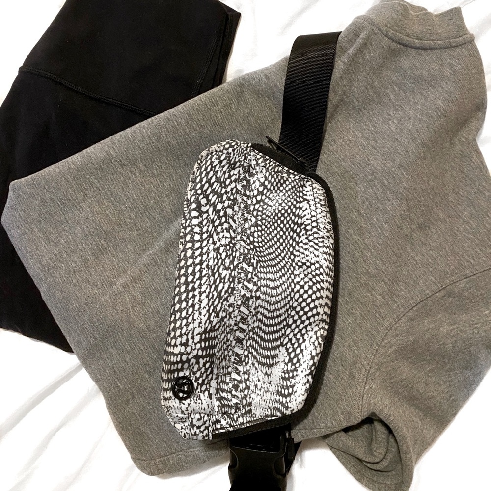 Lululemon Everywhere Belt Bag